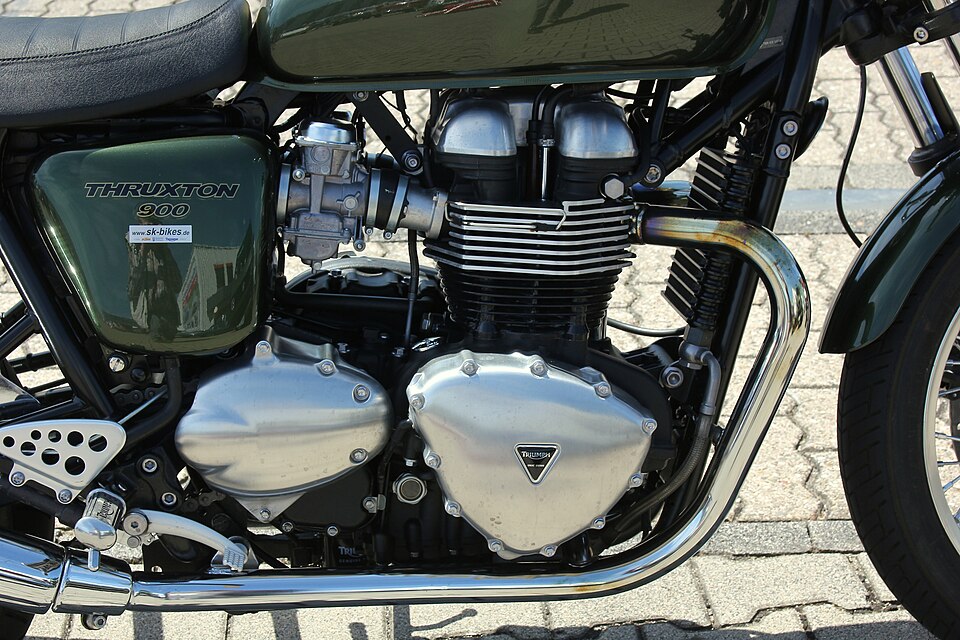 TRIUMPH THRUXTON