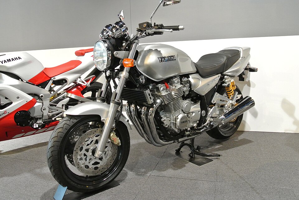 YAMAHA XJR1300
